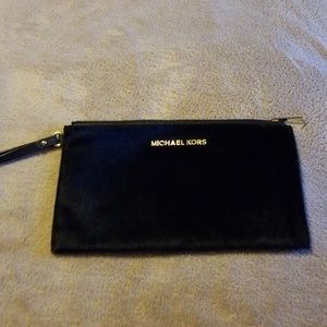 Michael kors wristlet